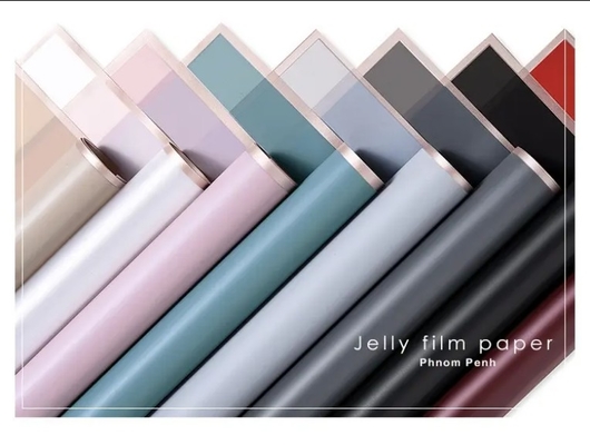 Buen precio Papel de envoltura de flores impermeable con color personalizado en línea