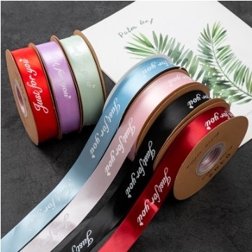 Un buen precio. Personaliza 10mm Decoración Regalo Flores Embalaje Cesta Cinta Impreso letras inglesas Bouquet cinta de poliéster en línea