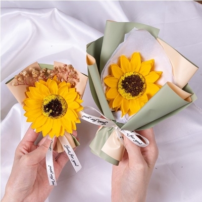 Buen precio Nuevo mini ramo de girasol clave rosa jabón ramo de flores para la temporada de graduación del Día de la Madre en línea