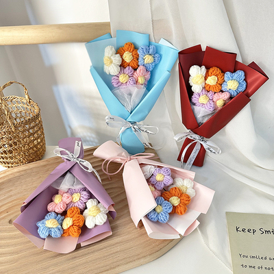 Buen precio Mini Bouquet del día de San Valentín con flor de rosa de lana en varios colores en línea