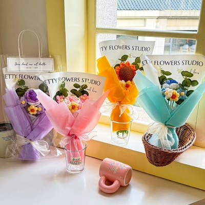 Buen precio Regalo para el día de San Valentín Bolso de mano de ramos de punto con flores simuladas en múltiples colores en línea