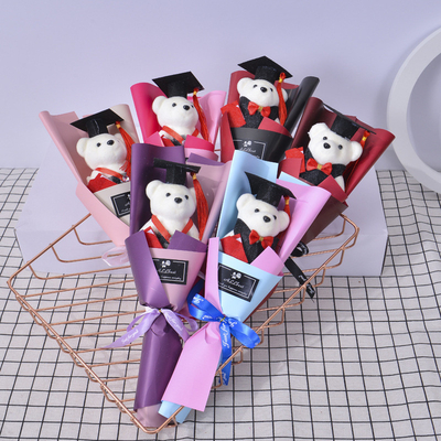 Buen precio Osito Bouquet de graduación Doctor Oso Muñeco Muñeco de dibujos animados masculino y femenino Bouquet Actividad escolar Regalo 15x35cm Multicolor en línea