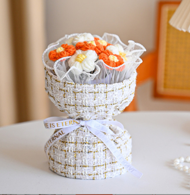 Un buen precio. Maquillaje de lana de punto Mini Puff Bouquet Hermosa variedad de flores en múltiples colores en línea