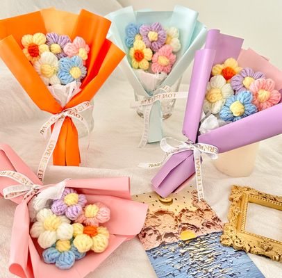 Un buen precio. Variedad de flores de pila de punto Mini Yarn de mano Bouquet para sorpresas de cumpleaños en línea