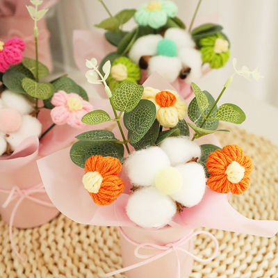 Un buen precio. Mini Bouquet de flores de algodón hecho a mano perfecto para el día del maestro cumpleaños regalos de graduación en múltiples colores en línea