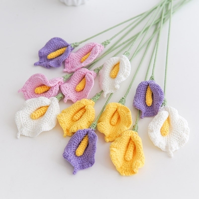 Un buen precio. Bouquet de flores de hilo hecho a mano - Calla Lily de punto Flores artificiales, arreglo floral de gancho en línea