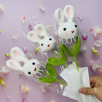 Un buen precio. Bouquet de muñecas con cabeza de conejo de girasol con material de algodón y diseño de punto a mano en línea
