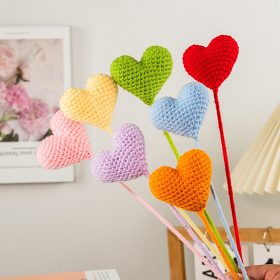Un buen precio. Producto terminado Amor Corazón Lana Tejer Mano Crochet Creative Bouquet de flores artificiales en línea