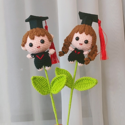 Un buen precio. Ramos de flores de temporada de graduación hechos a mano con niños niñas y motivos de animales en pila de tejidos en línea