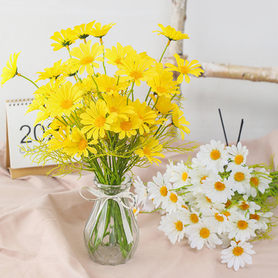 Un buen precio. Flores artificiales de romero y manzanilla de seda en varios colores para salón y exhibición en el centro comercial en línea