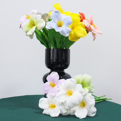 Un buen precio. Variedad de tulipanes Falsos Bouquet de bodas Plastic Flower Arrangement en múltiples colores para bodas en línea