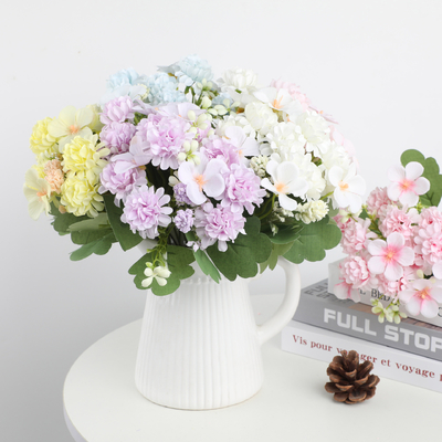 Un buen precio. Hortensias de plástico y rosa rosa un añadido atemporal a su hogar o evento en línea