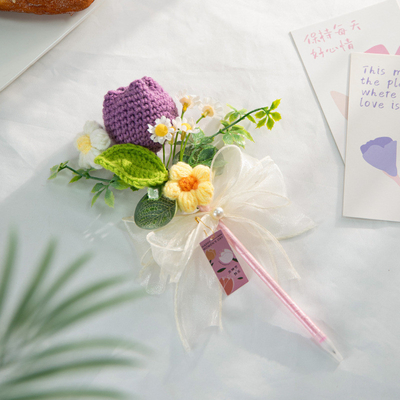Buen precio Regalo para el Día de la Maestra / Regalo para el Día de la Madre - Una pluma práctica con un ramo de girasol tejido en línea