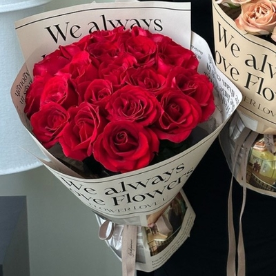Un buen precio. El nuevo cartel de estilo Maillard de Xihua Mirror, papel de envoltura de ramos, película perolada a prueba de agua, mayorista especial para materiales de floristería en línea