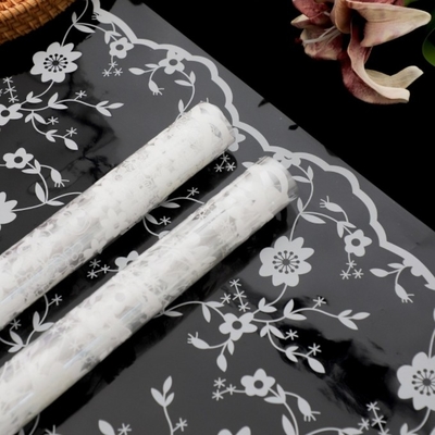 Un buen precio. Yitong imitación de encaje encaje de celofán transparente ramo impermeable papel de envase de flores opp plástico material de envase de flores en línea