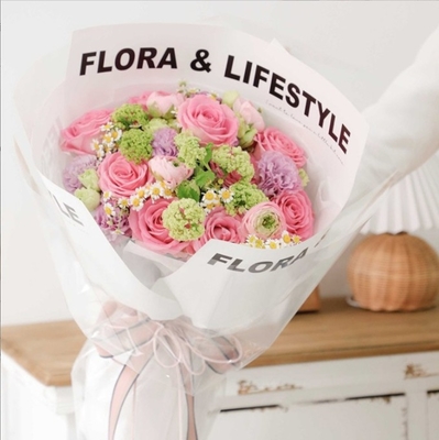 Un buen precio. Papel impermeable y sencillo de envoltura para ramos de flores, papel blanco de envoltura para flores inglés, papel perolado floral, materiales para regalos y regalos en línea