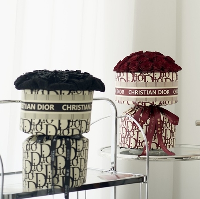 Un buen precio. La nueva popular serie de lujo ligero de materiales de embalaje de flores de papel Hera, papel de envoltura de roses regalo y suministros de floristería en línea