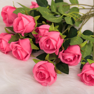 Un buen precio. Rosa de montaña de nieve artificial rosa roja única flor artificial casa de la boda decoración del día de San Valentín ramo táctil flor artificial en línea