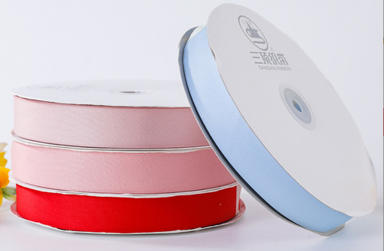Un buen precio. Cinturón tejido de tres partes del fabricante de poliéster de algodón de color sólido de algodón mate de color suave de 2 cm de color flor cinta de embalaje en línea