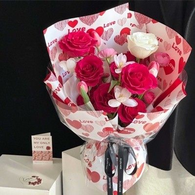 Un buen precio. Día de San Valentín, amor en el corazón, papel Yuyin, ramos de flores, papel de embalaje espesado a prueba de agua, papel de arte de flores, material de embalaje de la floristería en línea