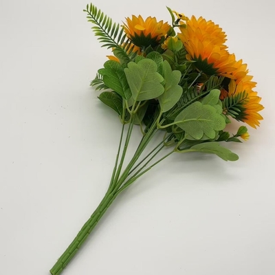 Un buen precio. Los girasoles simulados imitan la decoración de bodas y festivales en línea