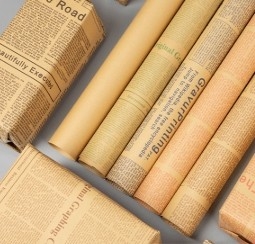 Un buen precio. Papel Kraft de periódico inglés vintage Papel de embalaje de flores en línea