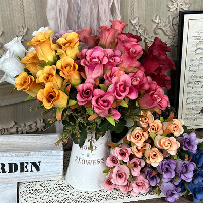 Un buen precio. Buquete de seda falsa artificial simulado de 7 cabezas con una sensación de alta gama para bodas, arreglo floral decorativo en salas de estar, rosas de plástico en línea