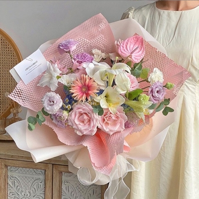 Un buen precio. Papel pliegado impermeable, papel de panal de miel, embalaje de flores, papel de malla, embalaje floral, revestimiento de ramo, papel regalo en línea