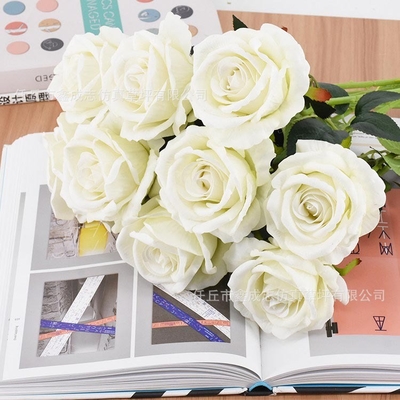 Un buen precio. Simulado ramo de rosas, flor de seda, flor de plástico, flor falsa, decoración de la sala de estar de una sola rama, flor seca, decoración de la mesa de comedor, arte de la flor roja de la boda en línea