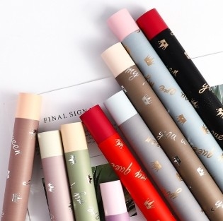 Un buen precio. Papel de embalaje de flores impermeable de Amani Crown en línea