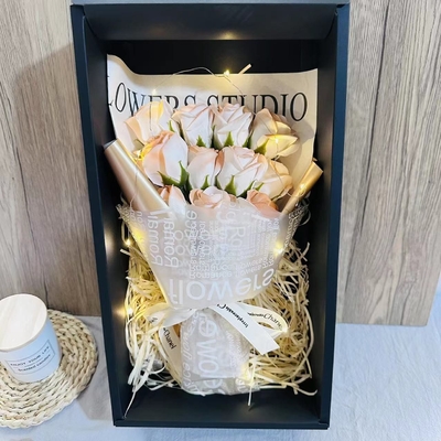 Rosas de Navidad Tulipa Buquete de flores simulado Confesión Regalo de cumpleaños Fabricante Regalo de Bouquet al por mayor