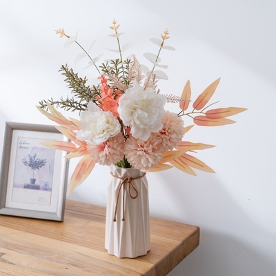Un buen precio. Decoración para el hogar Flores falsas Bouquet de diente de león INS Wind Manufacturer Flores de simulación de boda al por mayor en línea