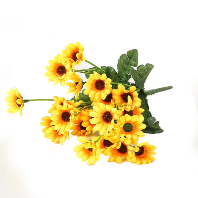 Un buen precio. El nuevo producto de girasol de siete cabezas, el pequeño ramo, es un popular éxito de ventas transfronterizo para la decoración del salón del hogar en línea