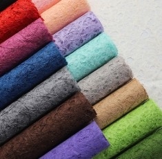 Un buen precio. Papel de embalaje de flores a prueba de agua en muchos colores Tiempo de envío 30-45 días Papel de ensueño de macarrones en línea