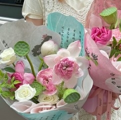 Un buen precio. Tinta de loto gradiente de estilo chino Papel de embalaje de flores de piel de vaca para papel de embalaje de ramos en línea