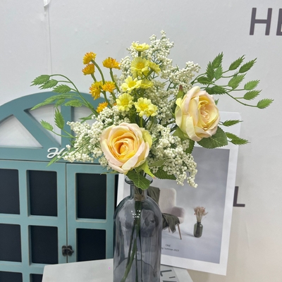 Un buen precio. Boquete de flores simulado, boquete de flores artificiales de primavera Venus, mesa de flores de seda transfronteriza flor artificial, ramo de rosas, flor atada a mano en línea