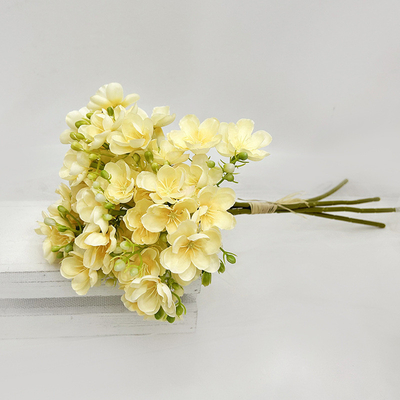 Un buen precio. Flor de jazmín falsa simulación de comercio exterior flor dormitorio arreglo de flores sala de estar pequeña flor de jazmín seda ramo de flores transfronterizas flor artificial en línea