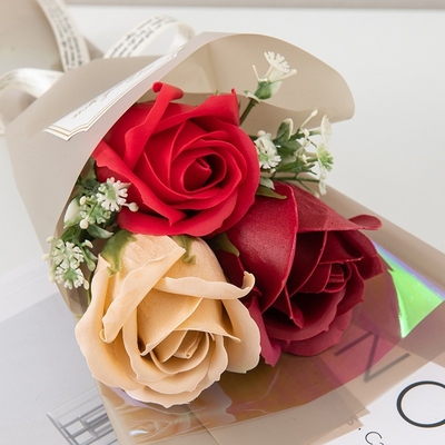 Un buen precio. Bouquets de rosas artificiales, flores de jabón, flores artificiales, recuerdos de la temporada de graduación, cajas de regalos, venta al por mayor transfronteriza para festivales en línea