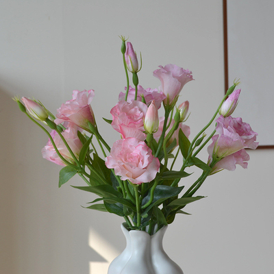 Un buen precio. Ornamentaciones de arte floral simuladas personalizadas Fengling Delphinium con ramas largas para decoración de salones y mesas de comedor de lujo en línea