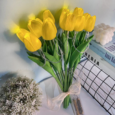 Un buen precio. Luces de cinta de flores simuladas transfronterizas, luces nocturnas iluminadas con tulipanes LED, luces ambientales, regalos navideños, ambiente de la ceremonia junto a la cama en línea