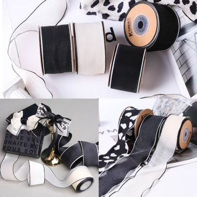 Un buen precio. Versión coreana de borde blanco y negro brillante cinturón textil de nieve DIY accesorios para el pelo de arco tienda de flores embalaje de flores caja de regalo cinturón de gasa en línea