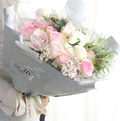 Un buen precio. Papel de envoltura de flores de celofán inglés espeso de 5,8 hilos totalmente transparente, material de floristería de arte floral en línea