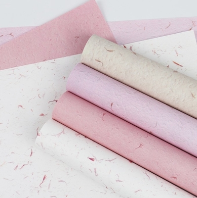 Un buen precio. Papel de pétalos, papel kraft, papel de envoltura para bouquets, materiales de bricolaje para el arte floral, papel de envoltura para flores y suministros de arte floral para tiendas de flores en línea