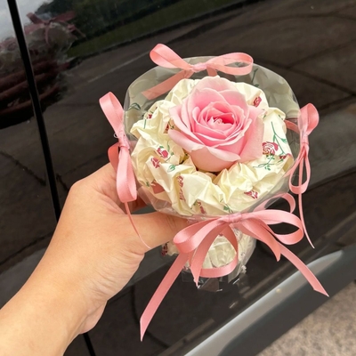 Un buen precio. Los colores de los dulces te fascinarán, pequeños ramos de flores artificiales, flores de jabón, productos terminados, sorprendente romance, artesanía, puesto, mayorista y minorista en línea
