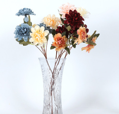 Un buen precio. Simulated flower silk fabric, 3 heads of dahlias, wedding hall decoration, living room stage arrangement, silk flowers, fake flowers, flower arrangement, and green plants en línea
