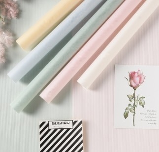Un buen precio. Película de gelatina de línea de niebla de color sólido semitransparente papel de embalaje de flores florales impermeable en línea
