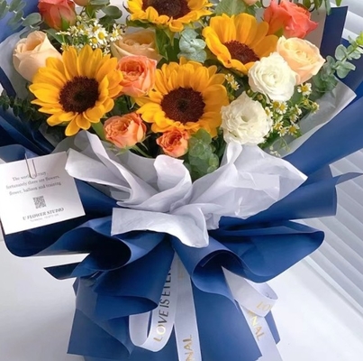 Un buen precio. Papel de envoltura para flores al por mayor, papel monocolor, papel Fenghua, luz suave impermeable, papel Ouya, papel de envoltura para tiendas de flores y materiales de embalaje en línea
