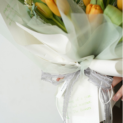 Un buen precio. Bouquets de flores y cintas de borde arrugado Perfecto para artesanías DIY y envases de regalos navideños Lavable y duradero en línea