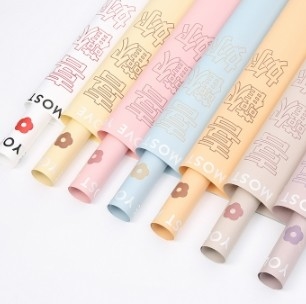 Un buen precio. Papel de Cynthia como tú, papel de embalaje impermeable para flores. en línea