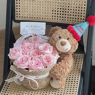 Un buen precio. En el Día del Niño, el 1 de junio, hay muñecas de flores eternas, ramos de osos, cubos de abrazos de ositos de peluche y regalos de cumpleaños. en línea